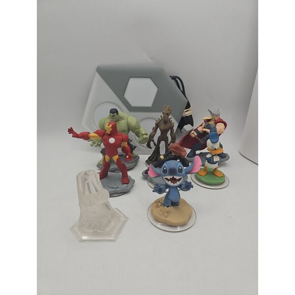 Nintendo Wii Disney Infinity Characters, Lot of 8 Figures + Infinity Portal - Picture 1 of 12